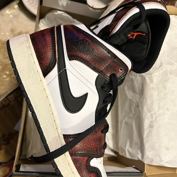 Air Jordan 1 SE
Size 5.5 - Picture 5 of 7